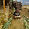 Tekansing preparing 'mah' for basket-making