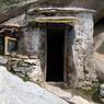 Entrance to rGyal tshab rje's cave, Ra kha brag