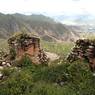 Ruins at mKhar rdo hermitage