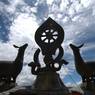 Deer and Dharma Wheel, roof of main building, Sera Dbu rtse