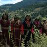 Ladies wearing shingka (cloth) costume of Bro