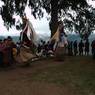 Dance of Gonpo and Gonmo(མགོན་པོ་དང་མགོན་མོ)  they dance circumambulating temple