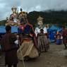 Gonpo Gonmo chham heading towards Guru statue