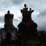 Gonpo and Gonmo dancers take rest infront of Guru statue