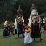 Gonpo Gonmo Drangsung Yamphela and Chhampon walking in line